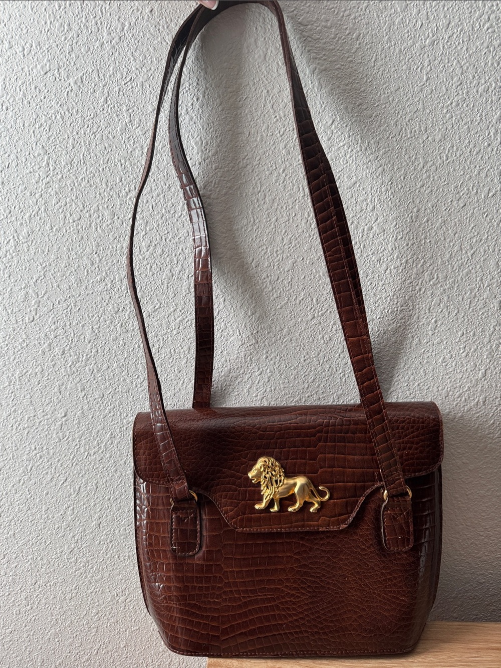 Classic Brown Croc-Embossed Shoulder Bag with Gold Lion Accent